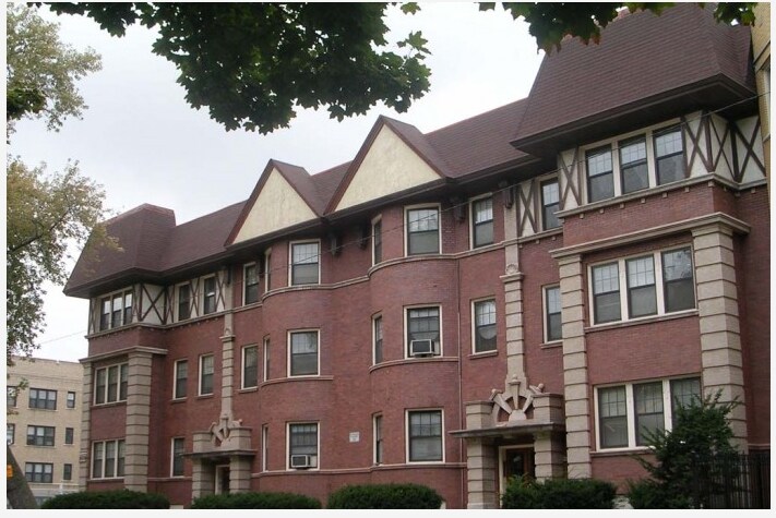 300 N Pine Avenue - 300 N Pine Ave