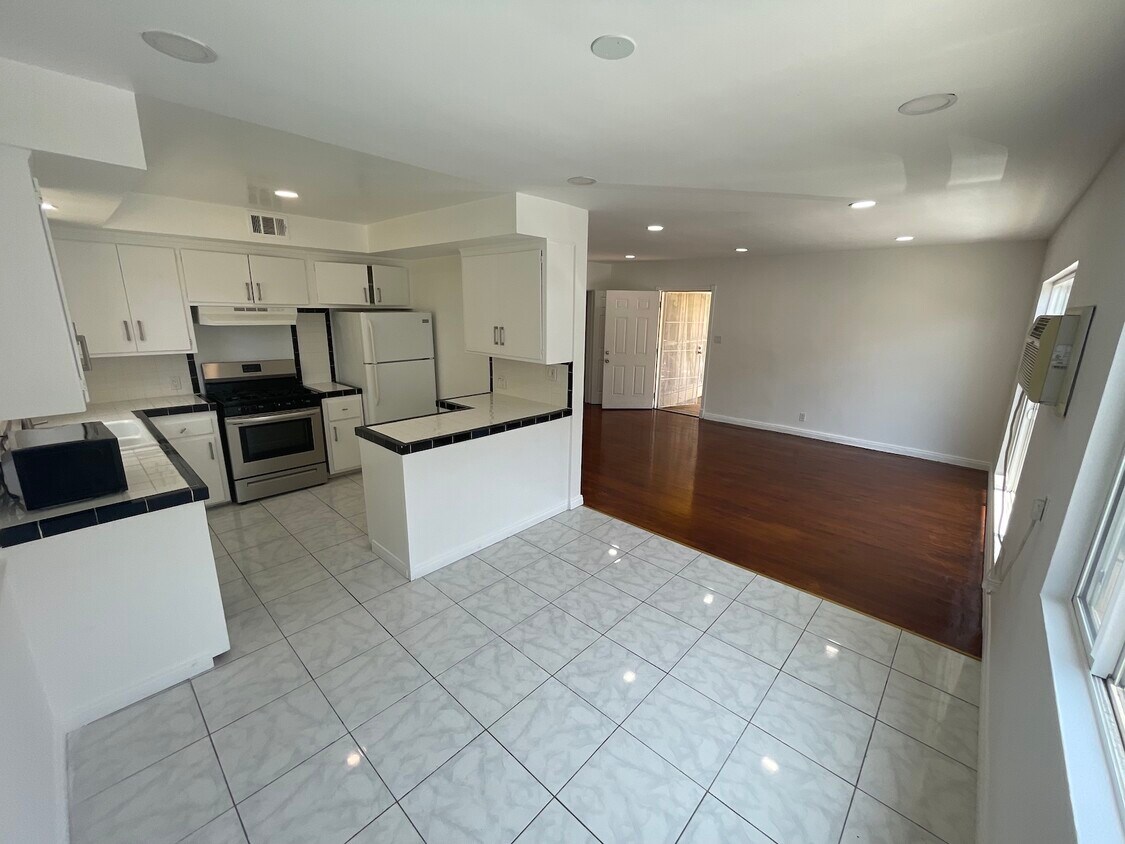 Foto principal - 7707 Romaine St