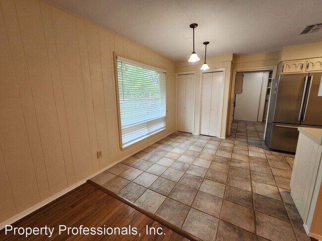 Building Photo - 3 br, 2 bath House - 410 Saddletree Dr.