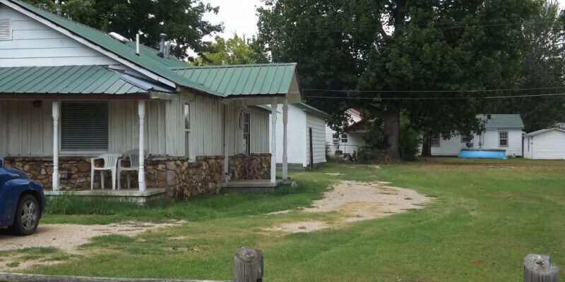 Primary Photo - Pine St. Apartments