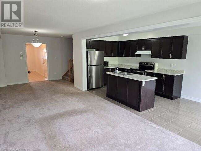 Building Photo - 570 Linden Dr