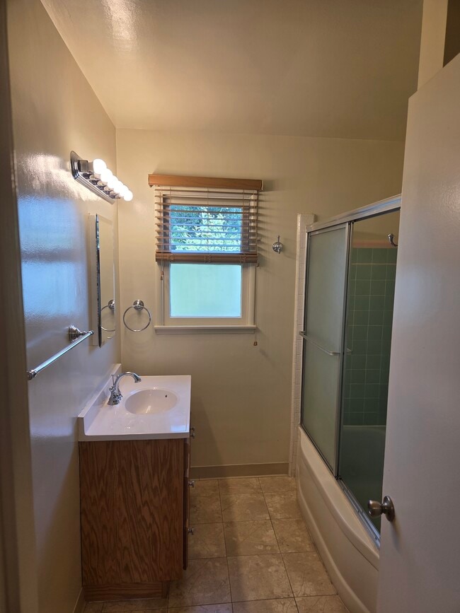 Building Photo - 5005 Whitsett Ave