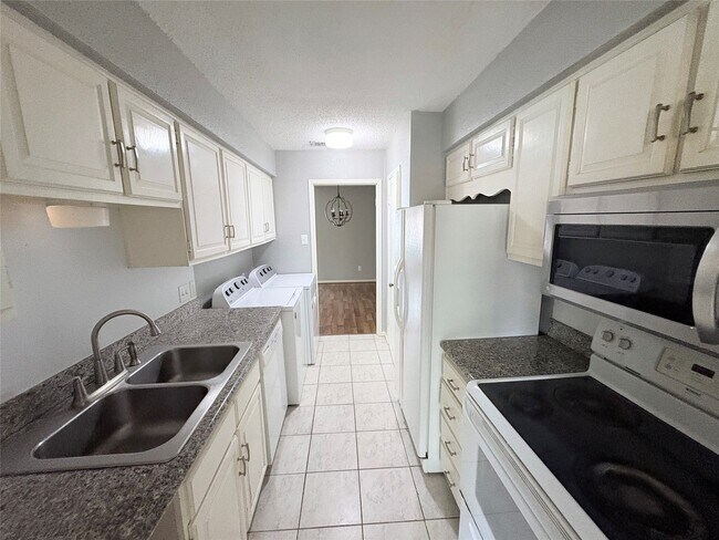Foto del edificio - 14551 Misty Meadow Ln