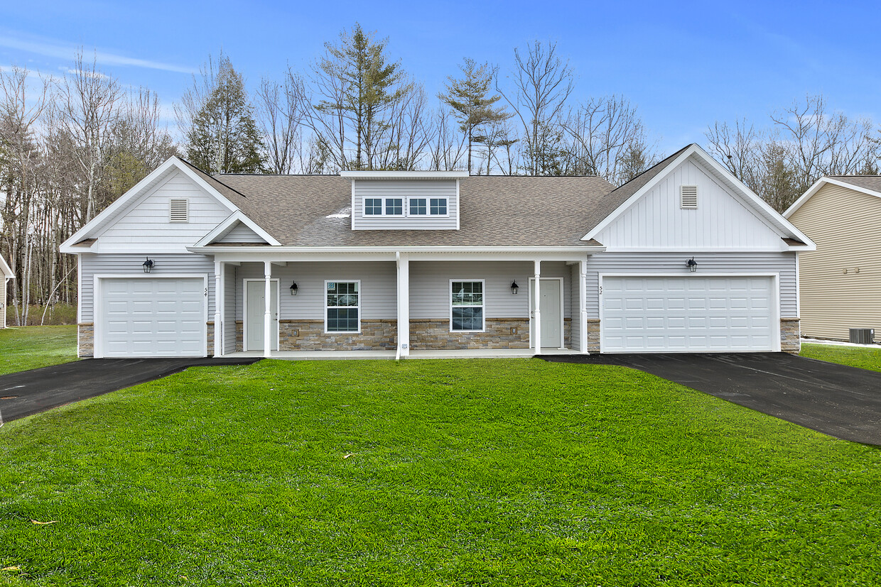 Foto principal - Townhomes at Woodlands Edge