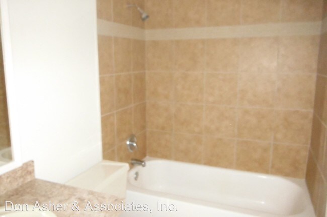 Building Photo - 2 br, 1.5 bath House - 6007 Oleander Drive