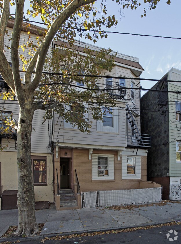Building Photo - 33 Emerson Ave