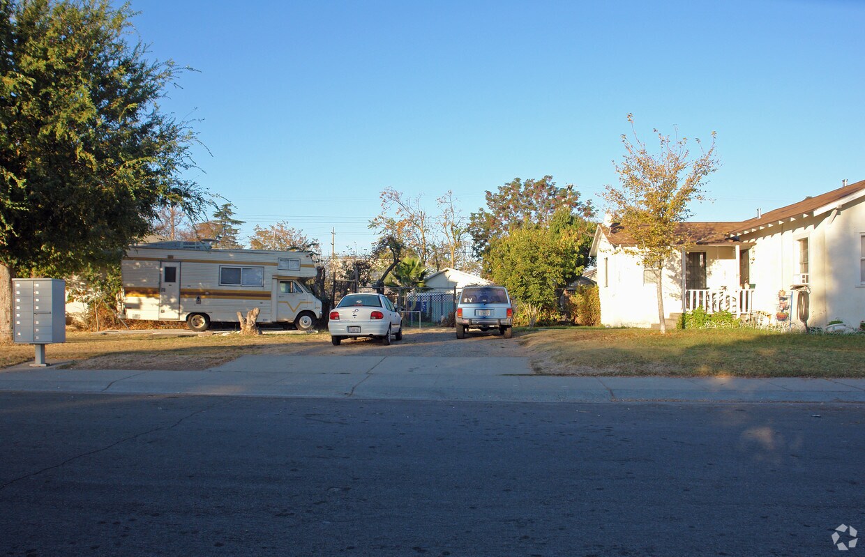 Building Photo - 921 Rivera Dr