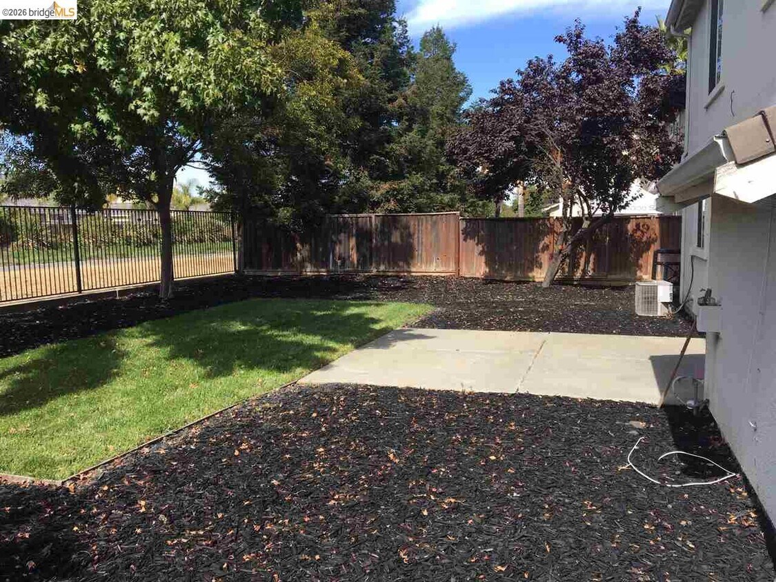 Foto del edificio - 229 Brushwood Pl