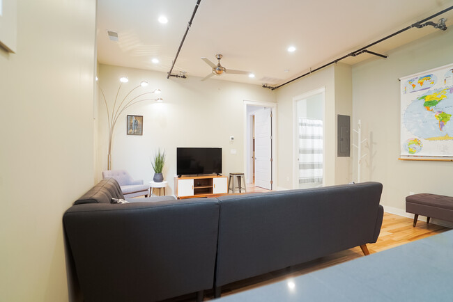 Foto del edificio - 320 N Pine St
