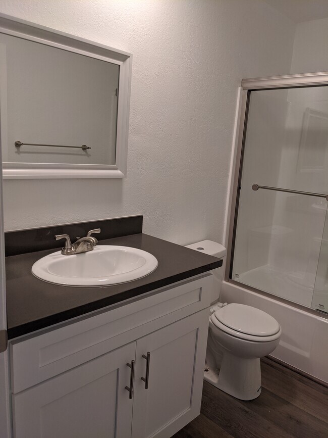 Baño del pasillo - 10255 Riverside Dr