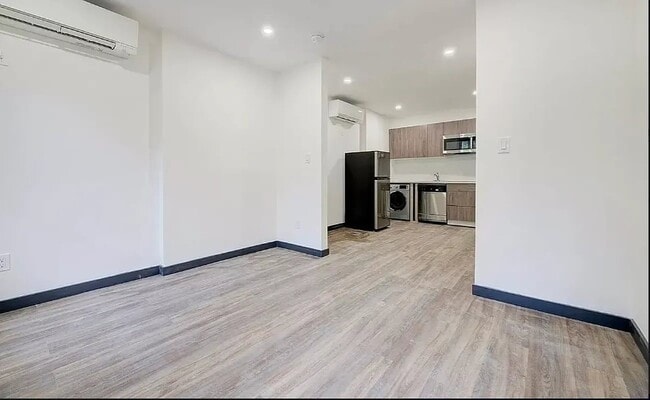 Foto del edificio - 439 W 46th St