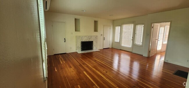 Building Photo - 1301 N Maryland Ave