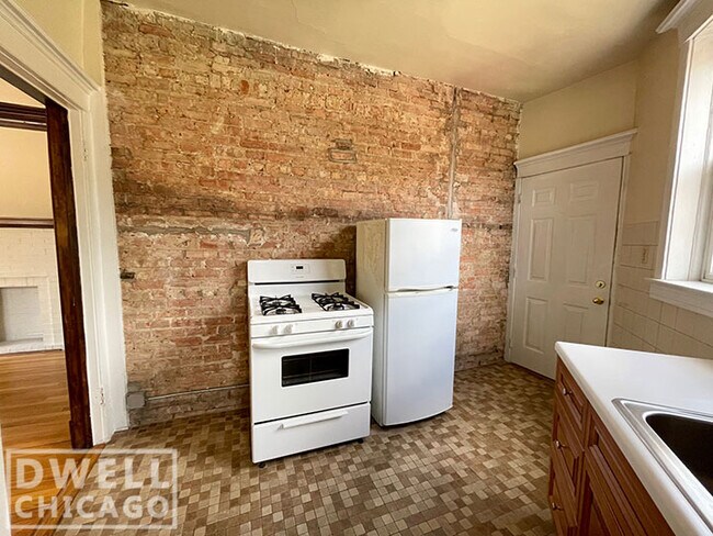 Building Photo - 1302 W Albion Ave