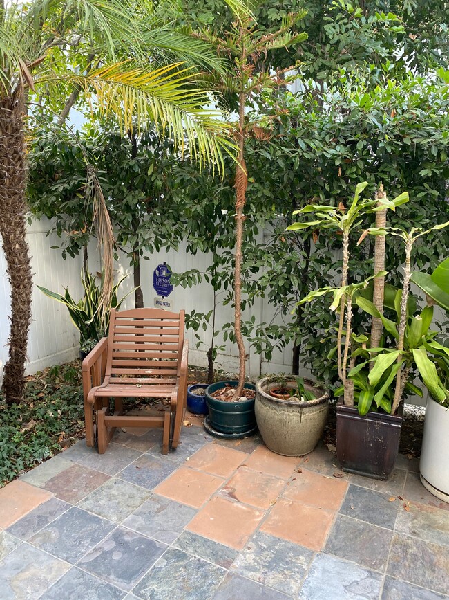 Private patio - 4374 W Kling St