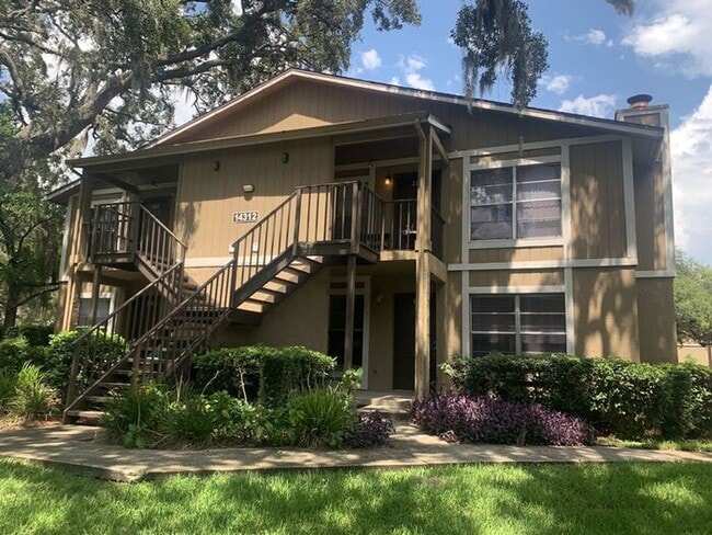 Building Photo - WATER AND GARBAGE INCLUDED - CLOSE TO USF