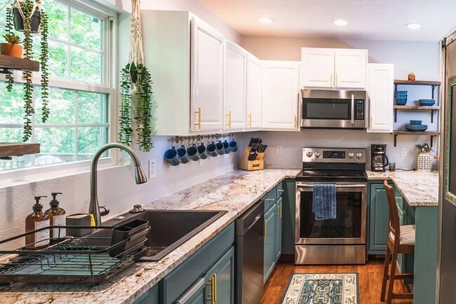 Foto del edificio - Adorable home available within 2 weeks of signing