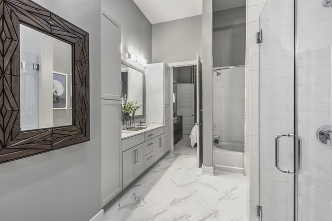 Luxurious bathrooms with walk-in showers and soaking tubs - The Links Rea Farms