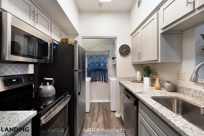 Foto del edificio - 165 Forestbrook Dr