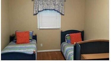 Foto del edificio - 1493 Chateau Dr