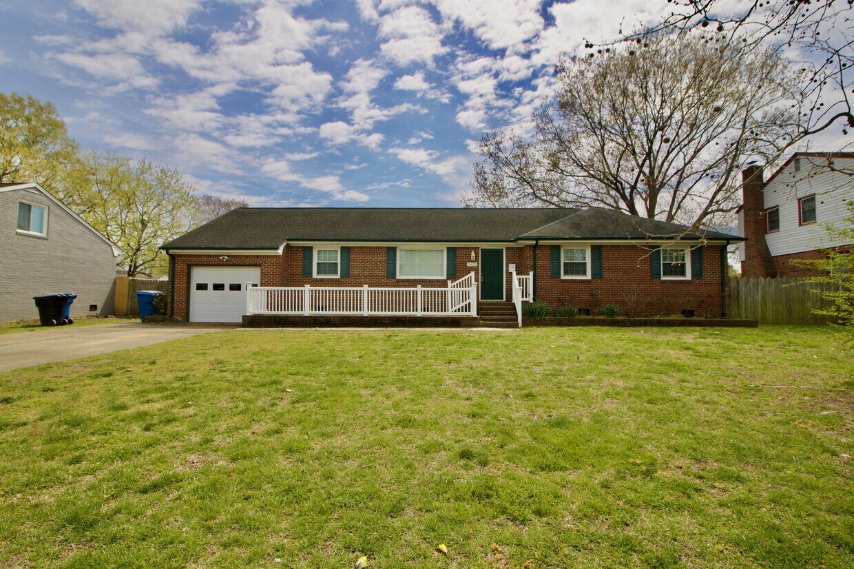 Primary Photo - 3421 Petunia Crescent