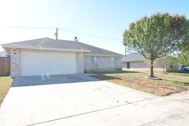 Building Photo - 2204 Clairidge Ave