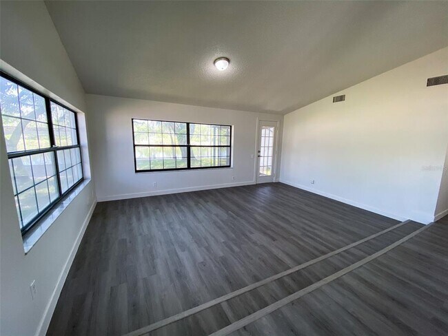 Building Photo - 28046 Lois Dr