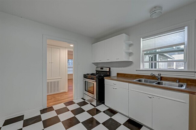 Foto del edificio - 2806 Greenbriar Dr