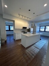 Building Photo - 1523 Davie St