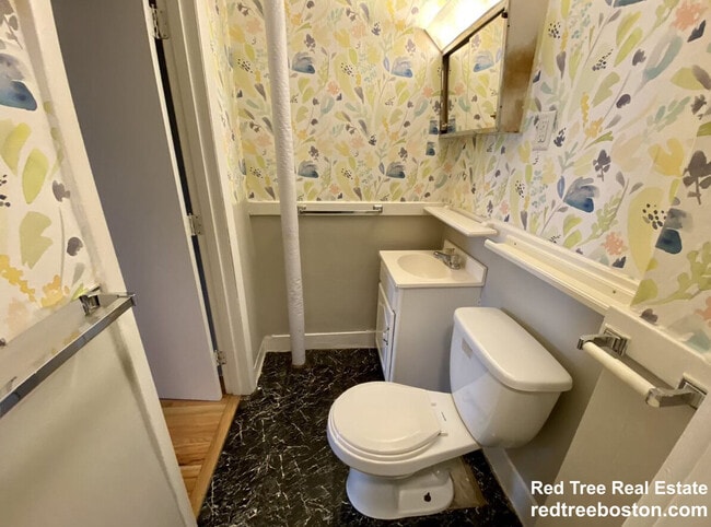 Building Photo - 649 Washington St