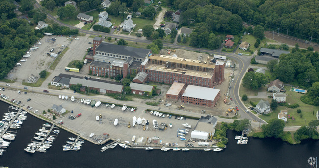 Aerial Photo - Threadmill Apartments