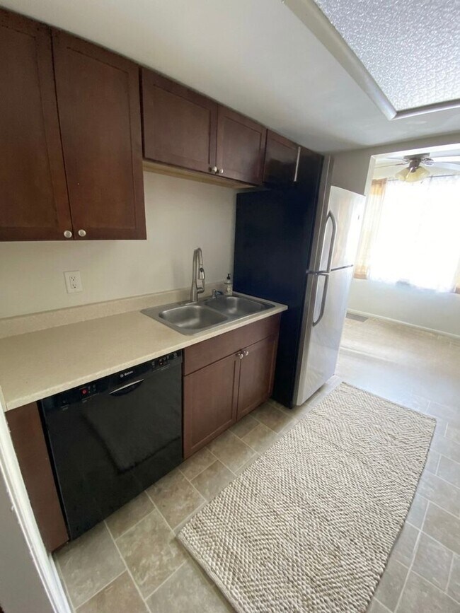 Foto del edificio - 7520 Buttercup Rd