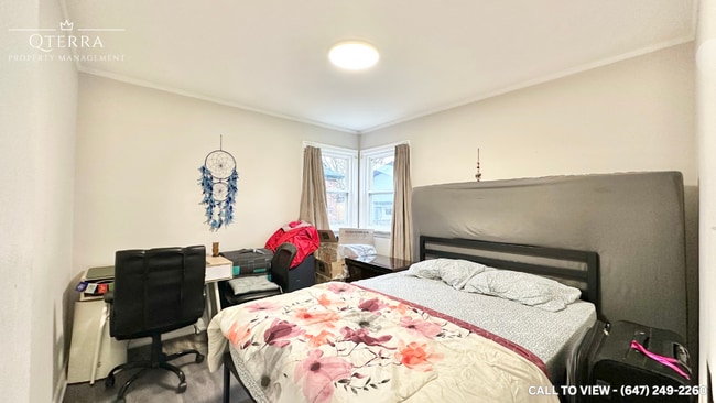 Building Photo - 273 James St