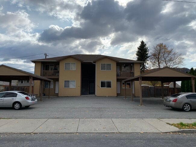 Building Photo - 307 River St