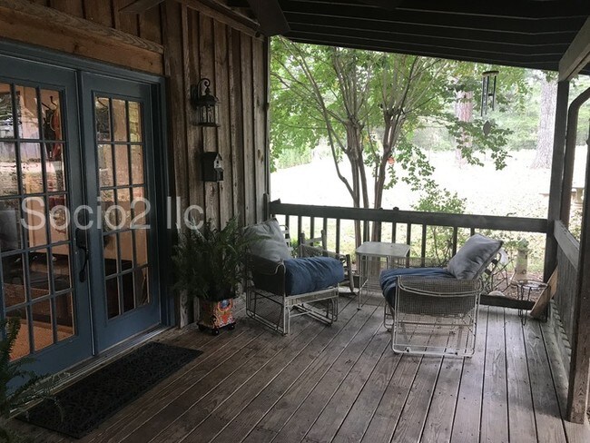 Building Photo - Farm House