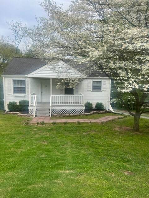 Primary Photo - 1BR/1BA with vinyl plank and fresh paint t...