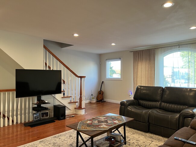 Building Photo - 4 Kiesewetter Ln