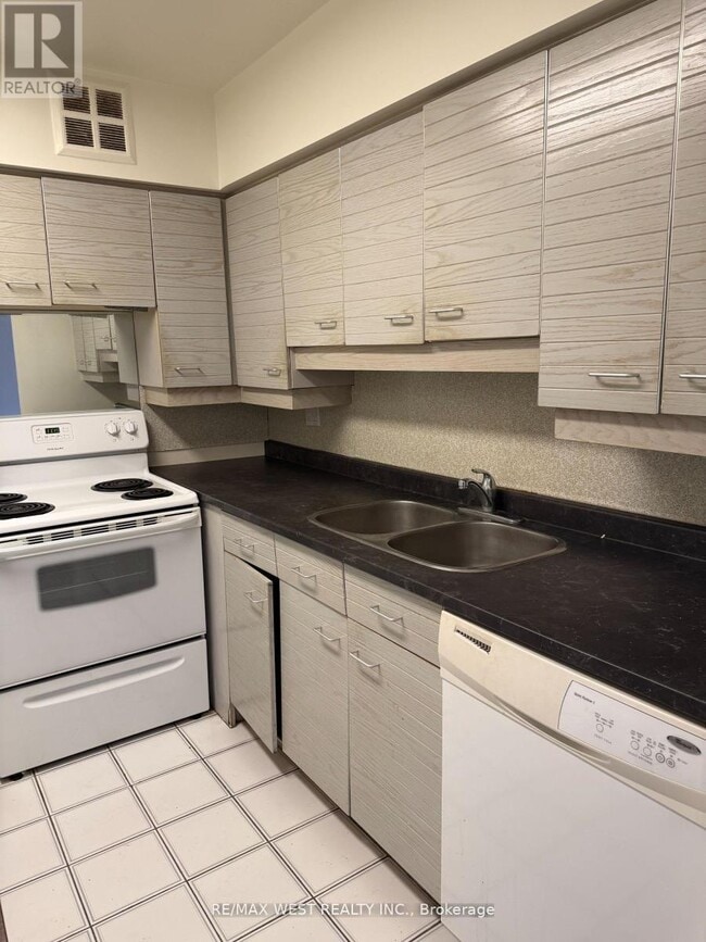 Building Photo - 30 Greenfield Ave