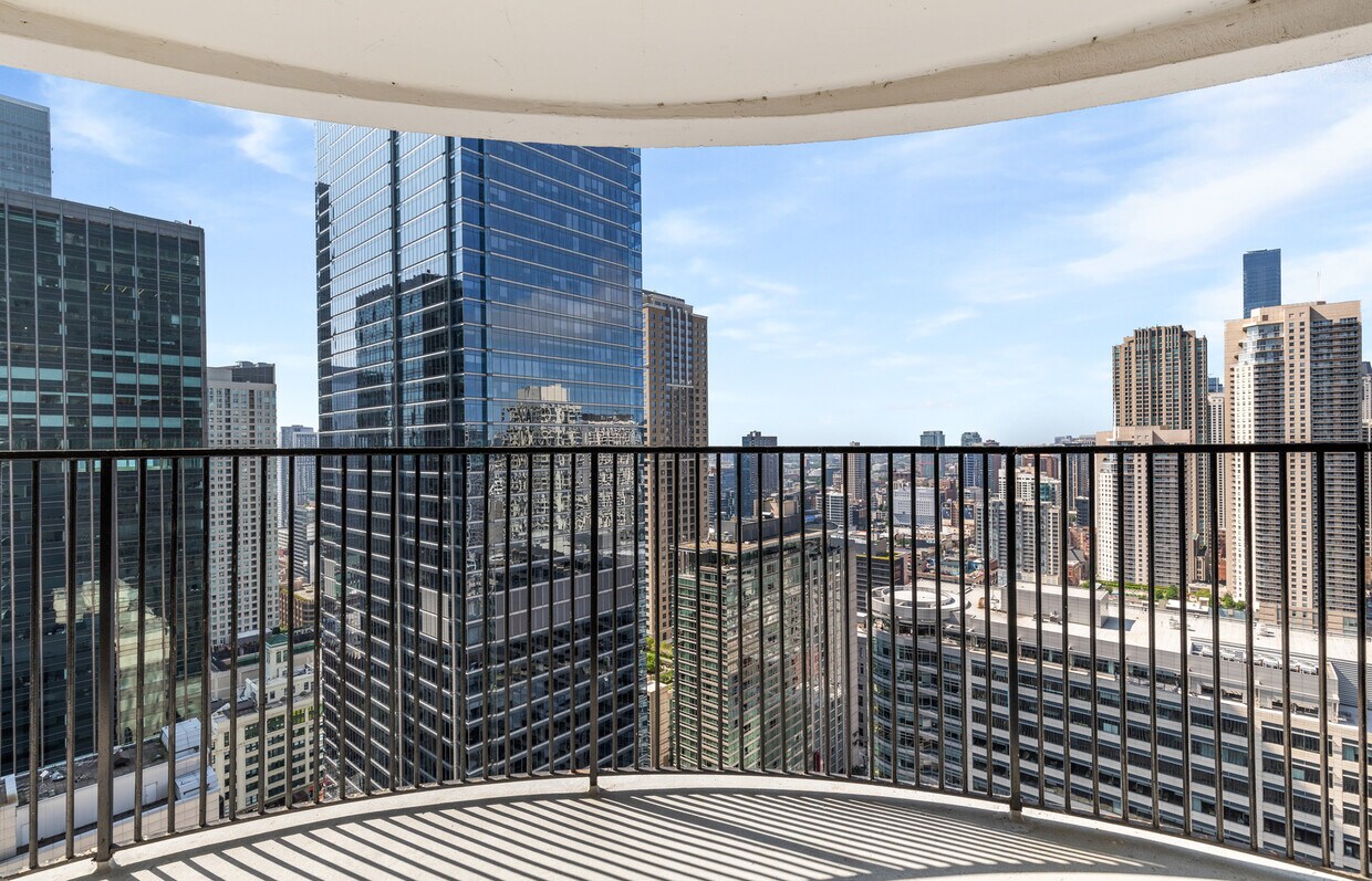 Foto del edificio - 300 N State St