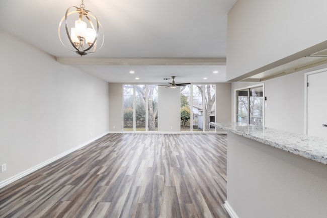 Foto del edificio - 7210 Grass Valley Dr