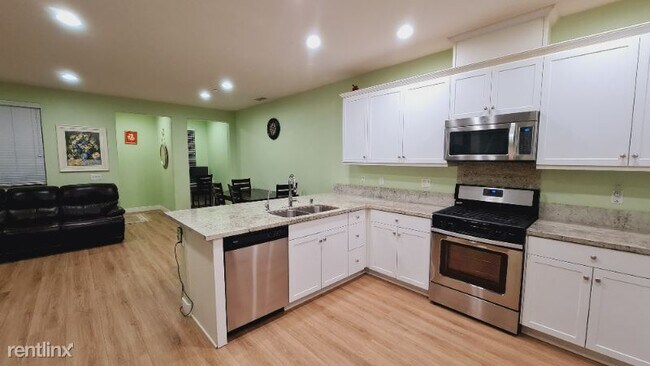 Foto del edificio - 3 br, 2 bath Townhome - 404 El Paseo