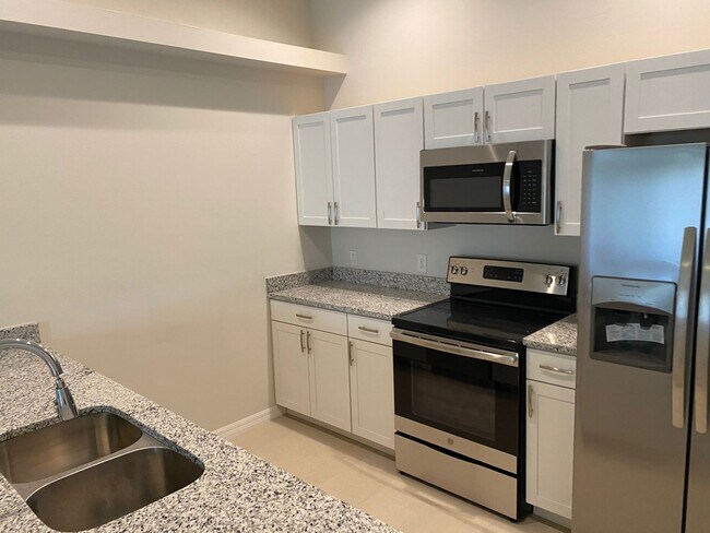 Foto del edificio - Available Now Stunning 3 bedroom 2 bathroom duplex