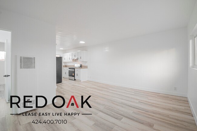 Foto del edificio - 15741 Blaine Ave