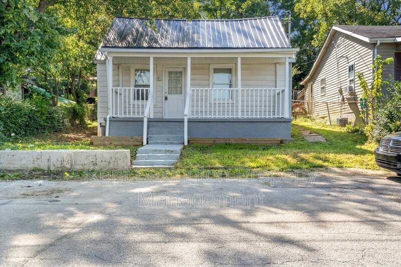 Primary Photo - 150 Cook Ave