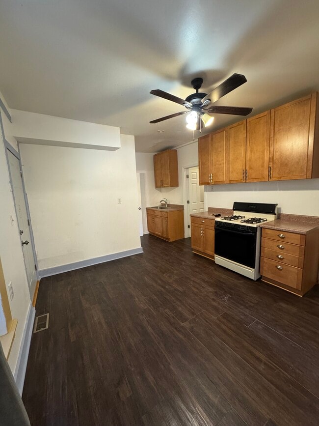 Kitchen - 917 W 35th St