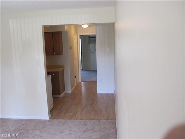 Building Photo - 1 br, 1 bath Apartment - Oak Park Apartments