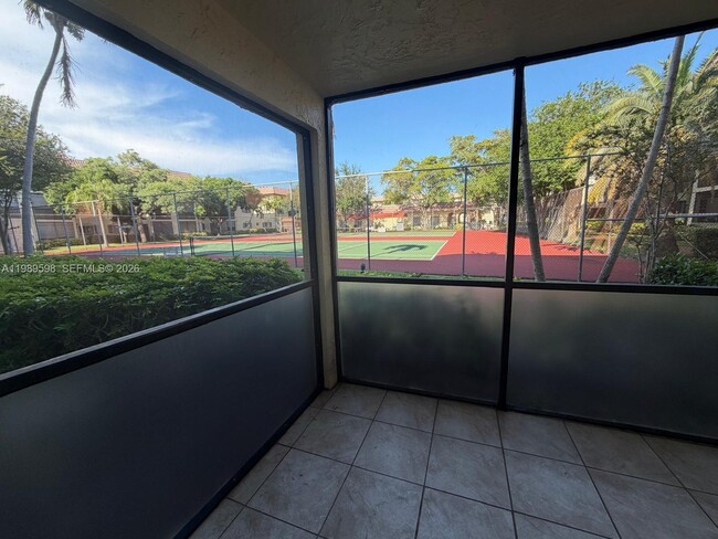 Foto del edificio - 253 S Cypress Rd