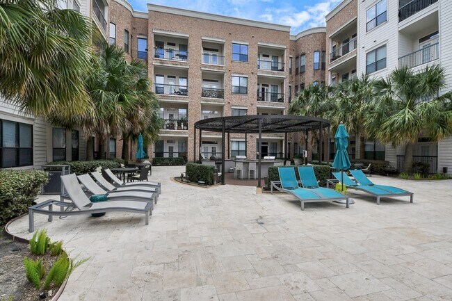 Foto del edificio - 6363 San Felipe St