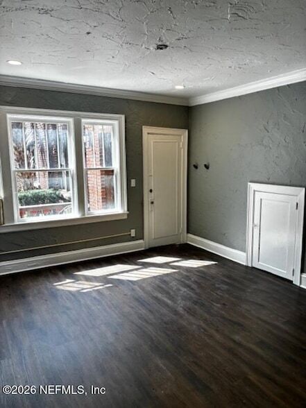 Foto del edificio - 2738 Riverside Ave