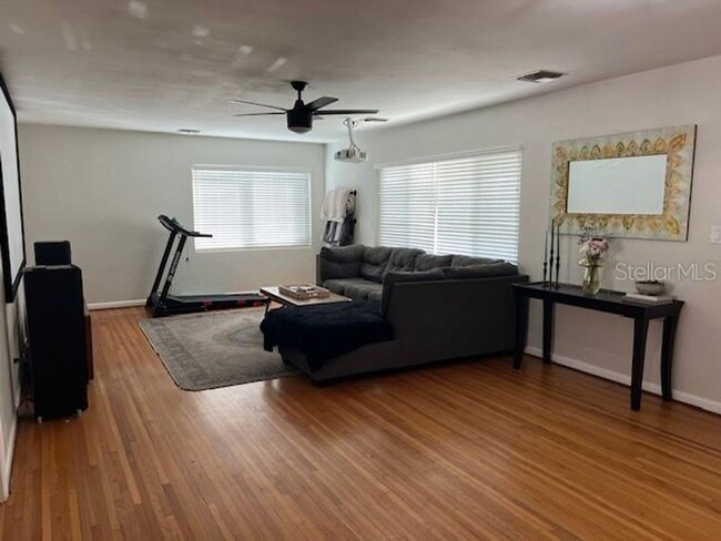 Foto del edificio - 700 N Carpenter Ave