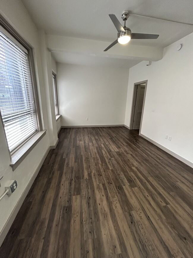 Sala de estar/cama - ReNew Wichita